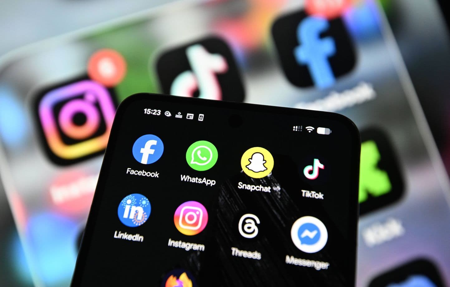 L'Australie ban les réseaux : leçons pour la Corse